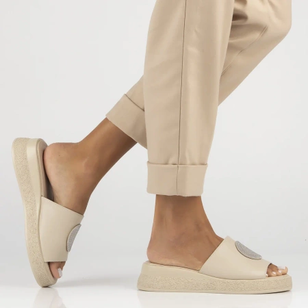 Białe  klapki damskie SOFIA