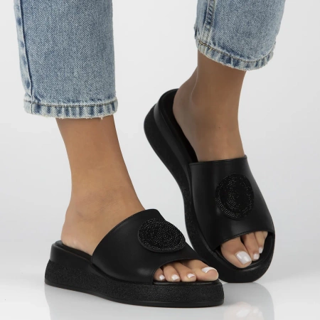 Czarne klapki damskie SOFIA