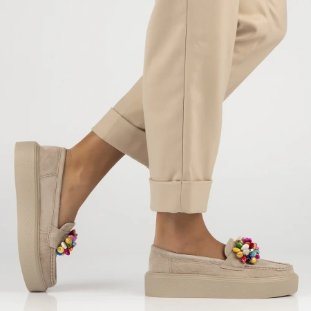 Beżowe mokasyny damskie CARLA