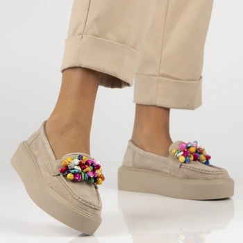 Beżowe mokasyny damskie CARLA