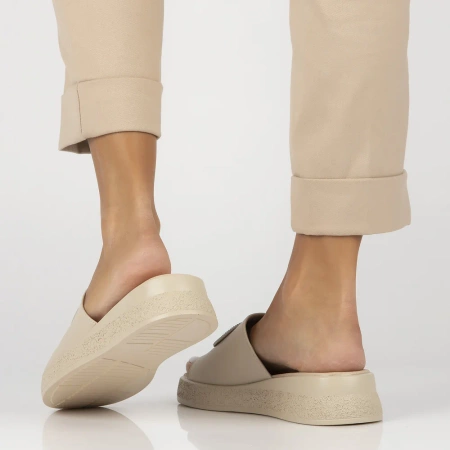 Białe  klapki damskie SOFIA