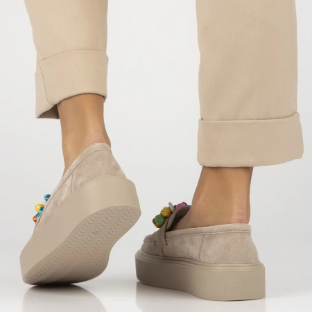 Beżowe mokasyny damskie CARLA