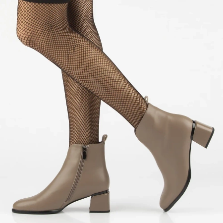 Beżowe skórzane botki damskie Mary