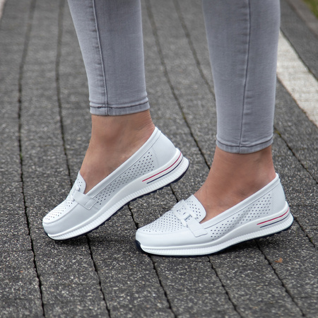 Białe mokasyny damskie SOFIA 