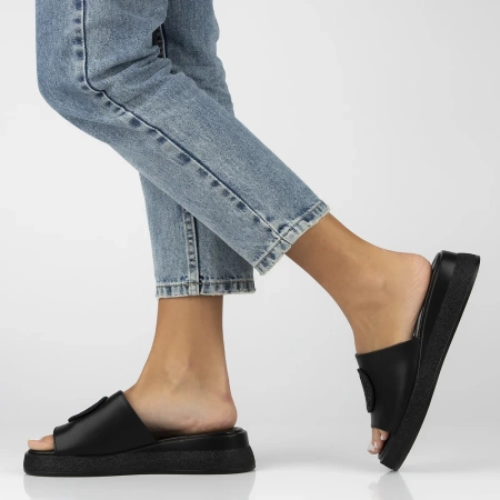 Czarne klapki damskie SOFIA