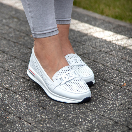 Białe mokasyny damskie SOFIA 